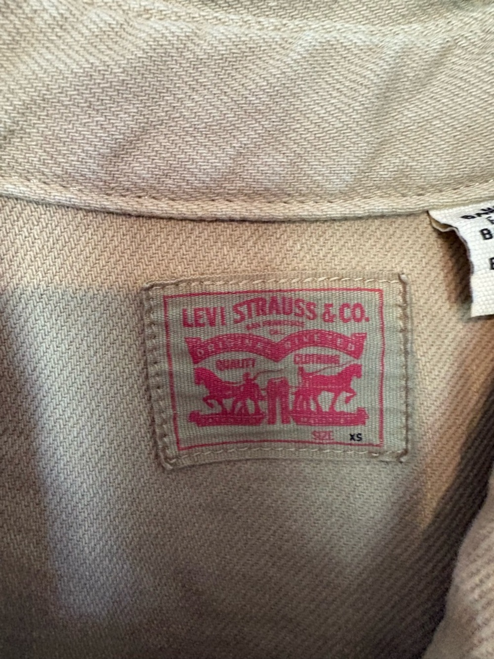 Levi's button down shirt - Picture 2 of 3